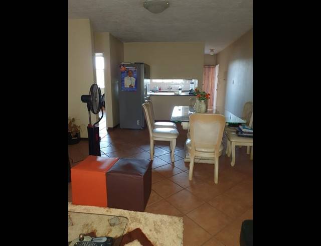 2 BEDROOM APARTMENT FOR SALE IN SILVERTON